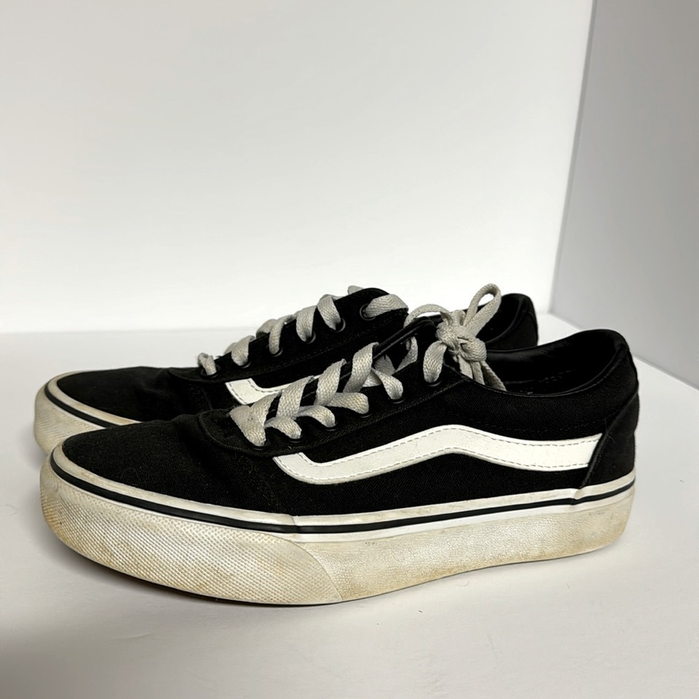 VANS - CLASSICS SIZE 6